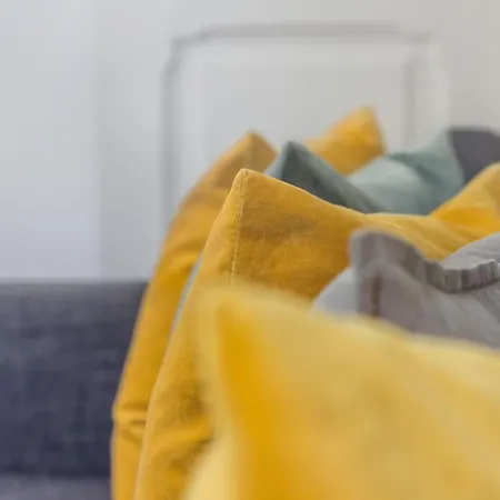 Bright 2br On Bica Steps | Walk To Chiado *