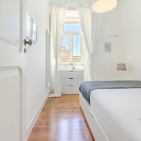 Bright 2br On Bica Steps | Walk To Chiado