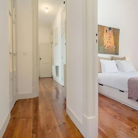Bright 2br On Bica Steps | Walk To Chiado *