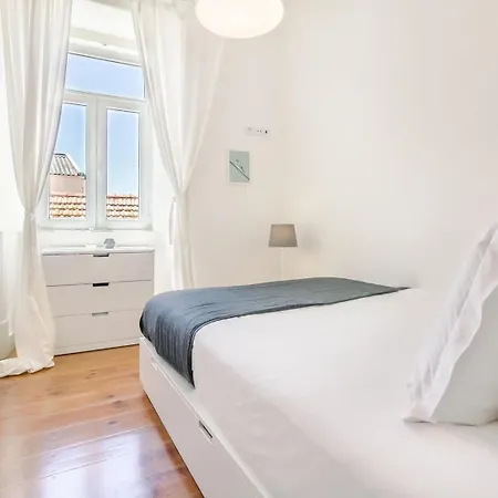 Bright 2br On Bica Steps | Walk To Chiado * Лиссабон