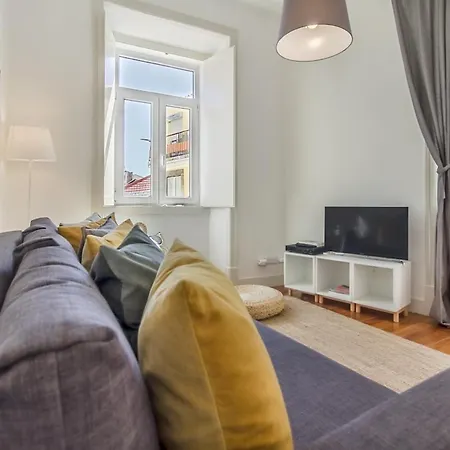Bright 2br On Bica Steps | Walk To Chiado Апартаменти *