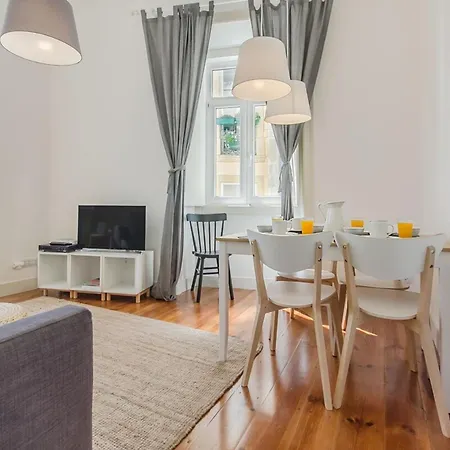 Bright 2br On Bica Steps | Walk To Chiado Апартаменти Лісабон