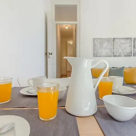 Bright 2br On Bica Steps | Walk To Chiado *