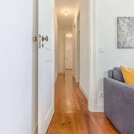 Bright 2br On Bica Steps | Walk To Chiado