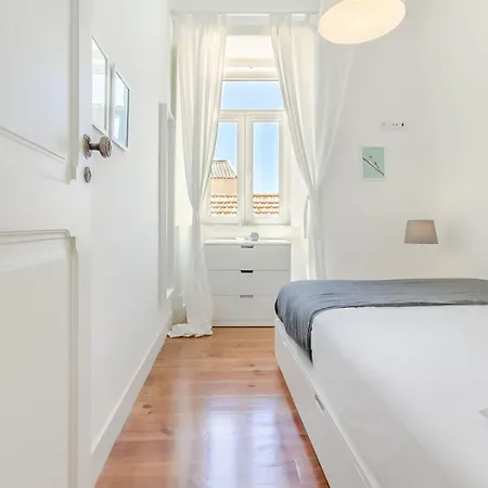 Appartamento Bright 2br On Bica Steps | Walk To Chiado *