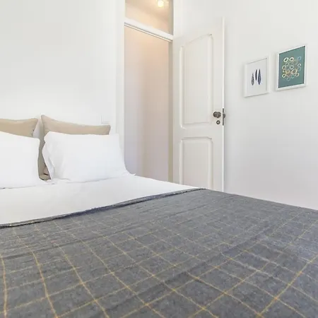 Bright 2br On Bica Steps | Walk To Chiado Лісабон