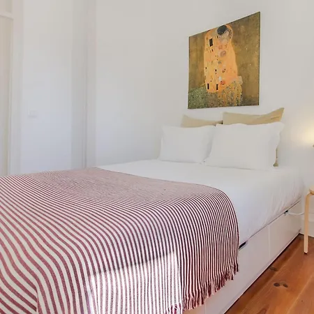 Bright 2br On Bica Steps | Walk To Chiado Appartamento *