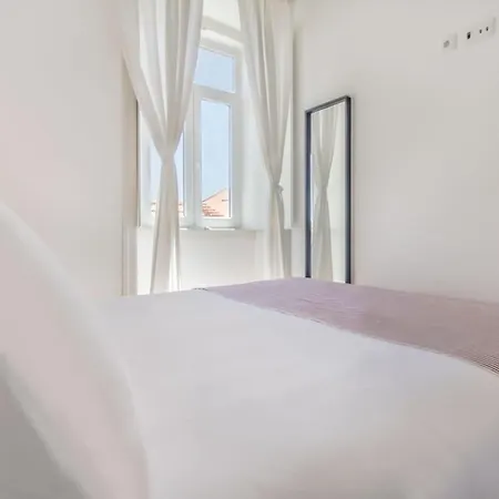 Appartamento Bright 2br On Bica Steps | Walk To Chiado *