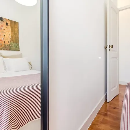 Bright 2br On Bica Steps | Walk To Chiado * Lisbona
