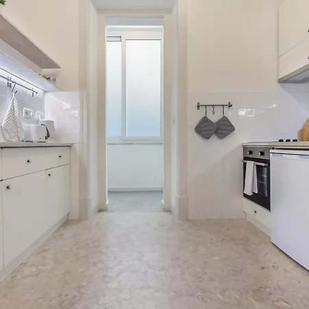 Appartamento Bright 2br On Bica Steps | Walk To Chiado