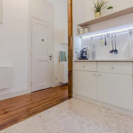 Апартаменти Bright 2br On Bica Steps | Walk To Chiado