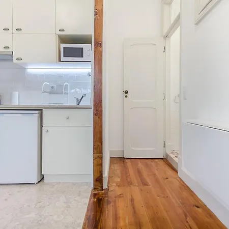 Bright 2br On Bica Steps | Walk To Chiado Лісабон